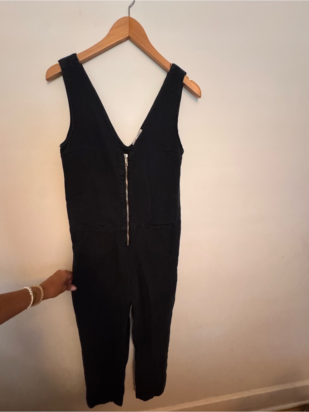 Women's Black Sleeveless V-Neck Jumpsuit w/ Front Zipper - Zara size Small women